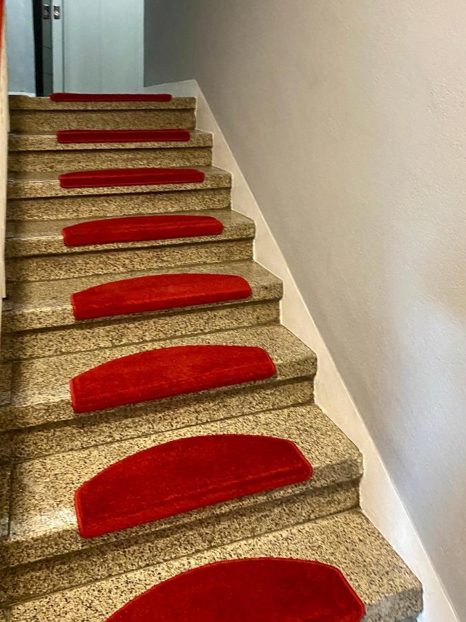 دورتموند Tm Aparts المظهر الخارجي الصورة Carpet on a staircase
