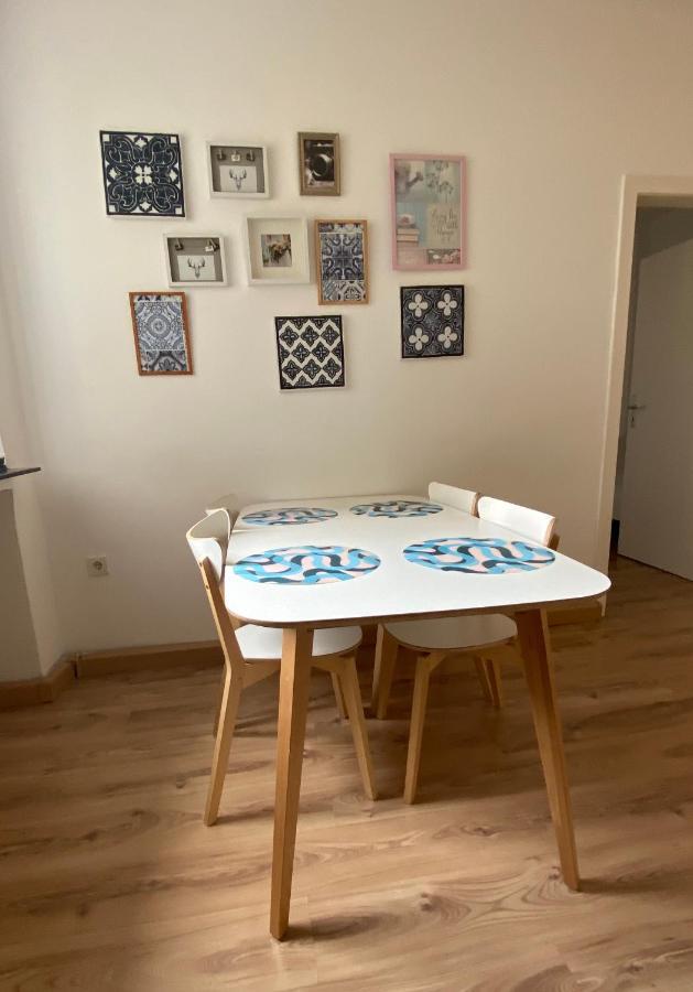 دورتموند Tm Aparts المظهر الخارجي الصورة A dining room table with placemats