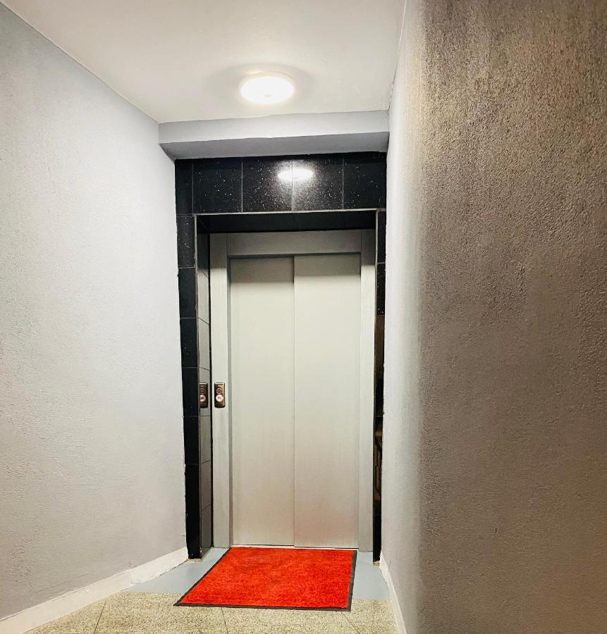 دورتموند Tm Aparts المظهر الخارجي الصورة A typical elevator in a residential building