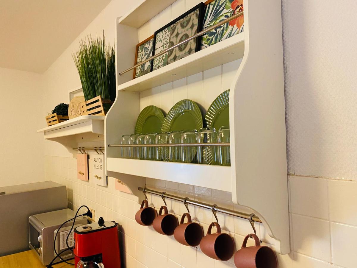 دورتموند Tm Aparts المظهر الخارجي الصورة A wall-mounted plate rack