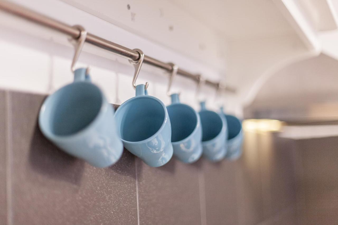 دورتموند Tm Aparts المظهر الخارجي الصورة Mugs hanging on a rail